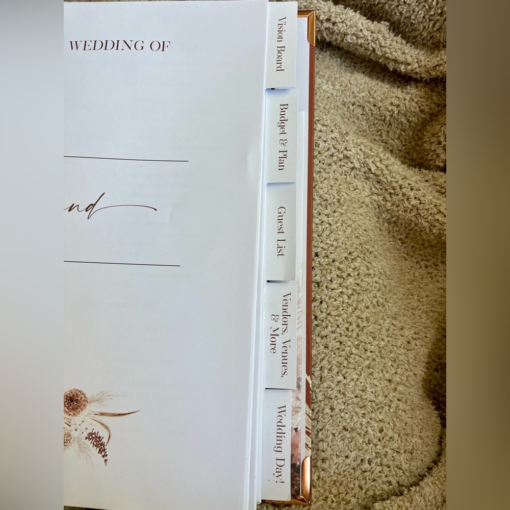 **Brand New** Wedding Planner (Hardcover) - Picture 5 of 15
